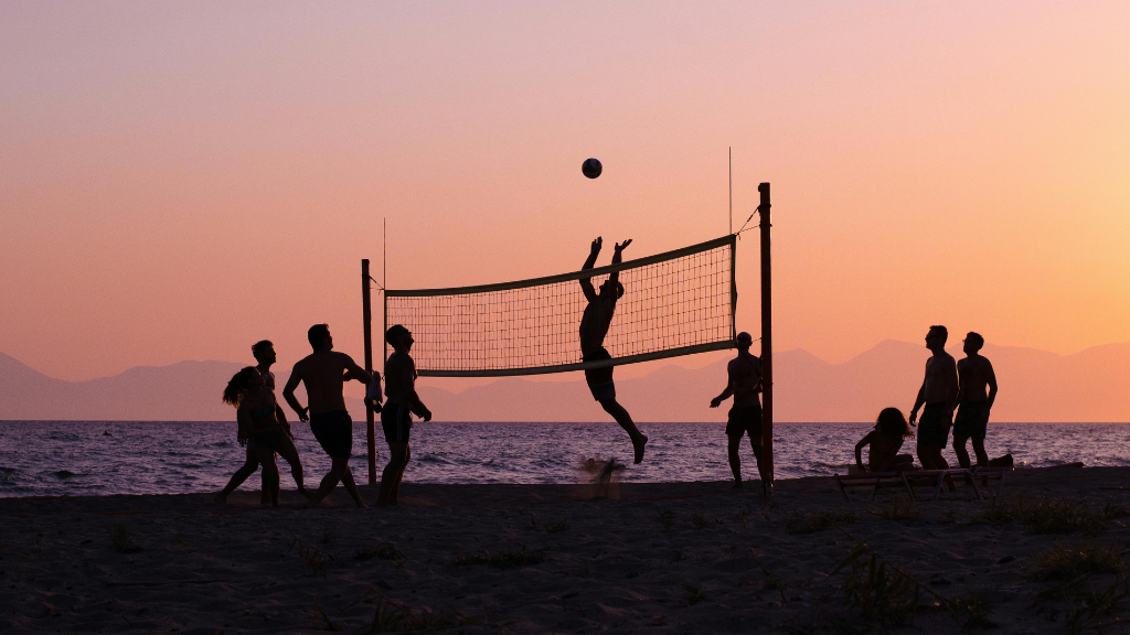 people playing beach vollyeball